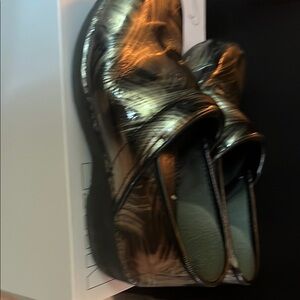 Elegant Metallic Women's Shoes
